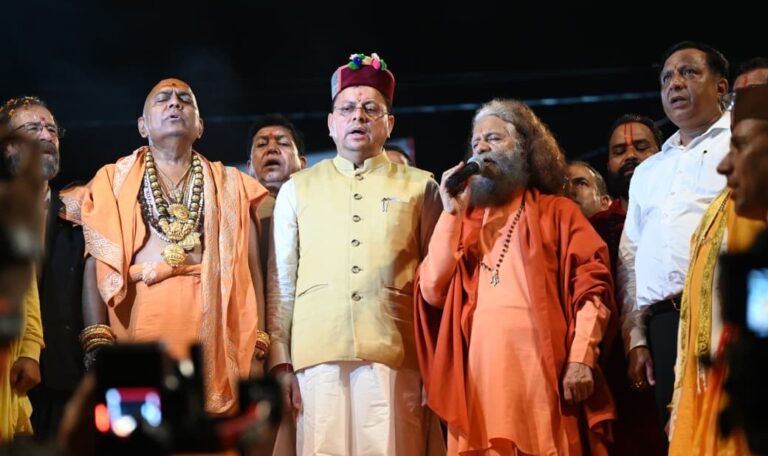 2100 दीपों से जगमगाया मां यमुना का तट, हरिपुर कालसी को मिली बड़ी आध्यात्मिक सौगात, मां यमुना प्रतिमा का हुआ अनावरण-Newsnetra 16 8ae1a2ea c054 42e5 a8c8 6d229ea26e35