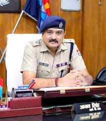 उत्तराखंड में पहली बार SIM Box से चल रहा अवैध टेलीकॉम गेटवे पकड़ा गया, 114 सिम समेत आरोपी गिरफ्तार-Newsnetra 3 Ajai Singh