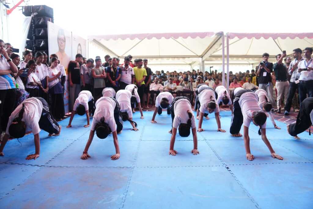 टनकपुर से खेल महाकुम्भ-2026 का आगाज, CM धामी ने थमाई मशाल; खिलाड़ियों को 11 करोड़ की पुरस्कार राशि का ऐलान-Newsnetra 21 IMG 20260902 WA0079