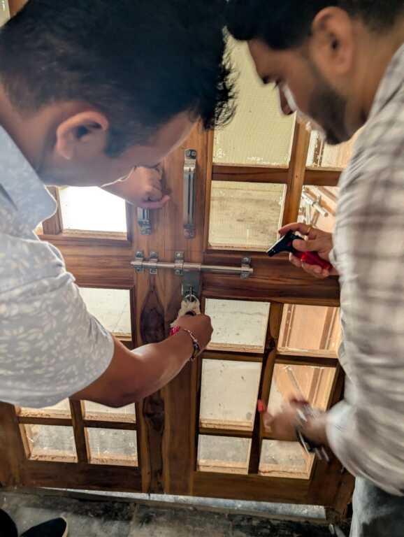 ऋषिकेश में अवैध निर्माण पर MDDA का शिकंजा, तीन जगह सीलिंग; बिना नक्शे निर्माण करने वालों को चेतावनी-Newsnetra 18 IMG 20260903 WA0042