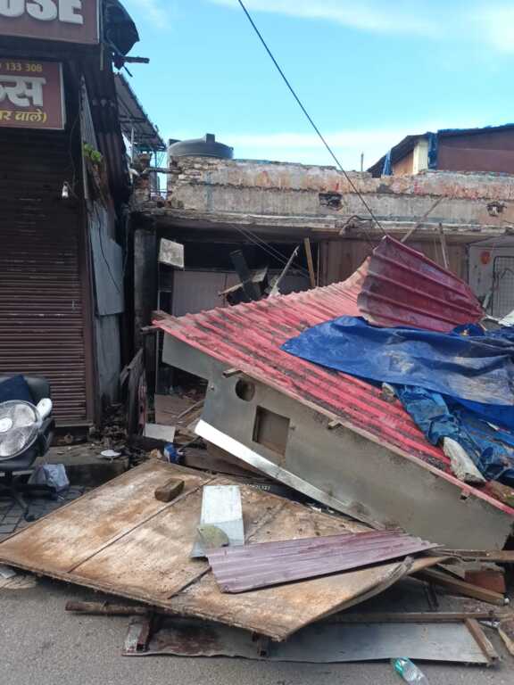 मसूरी के अपर माल रोड पर एमडीडीए की बड़ी कार्रवाई, रॉक स्टोन का अनाधिकृत निर्माण ध्वस्त-Newsnetra 6 IMG 20260907 WA0068