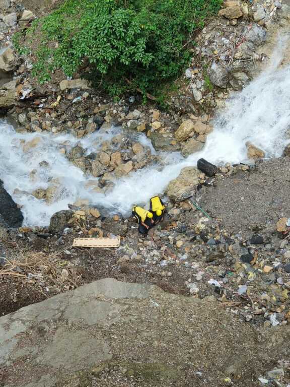 कोल्हूखेत के पास 80 मीटर गहरी खाई से बुजुर्ग का शव बरामद, SDRF ने चलाया रेस्क्यू अभियान-Newsnetra 3 IMG 20260908 WA0132