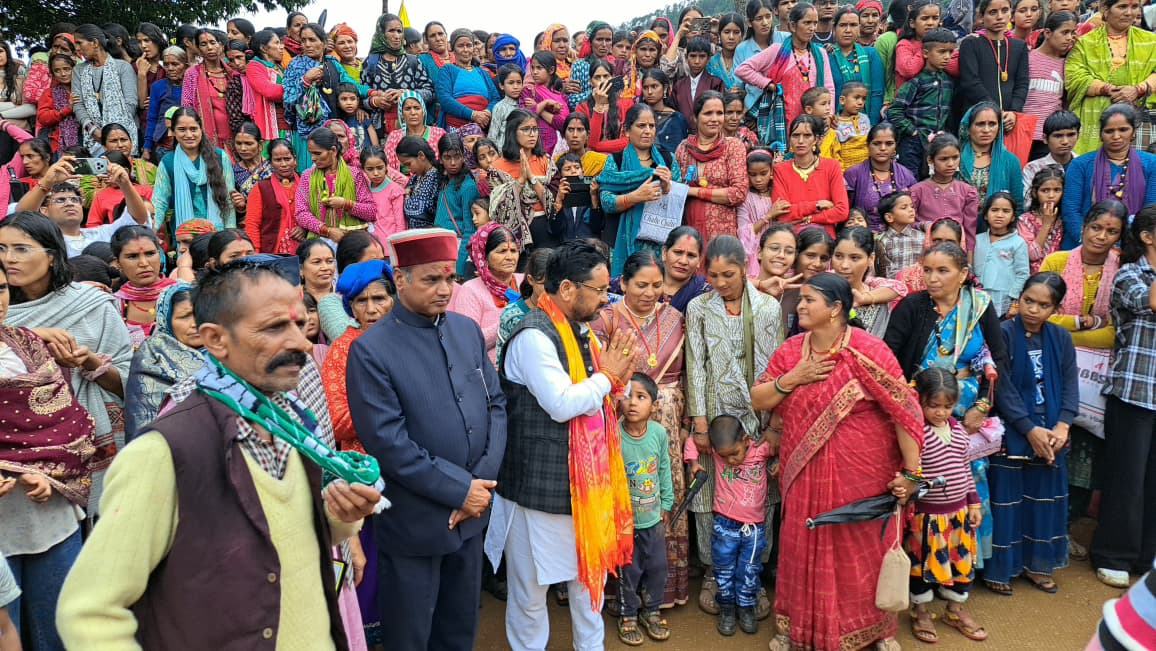 पौराणिक ‘भेडू कु थौलू’ मेले में शामिल हुए विधायक सुरेश सिंह चौहान, ईष्ट देवताओं की पूजा कर क्षेत्र की सुख-समृद्धि की कामना-Newsnetra 15 WhatsApp Image 2026 09 06 at 6.30.37 PM 1