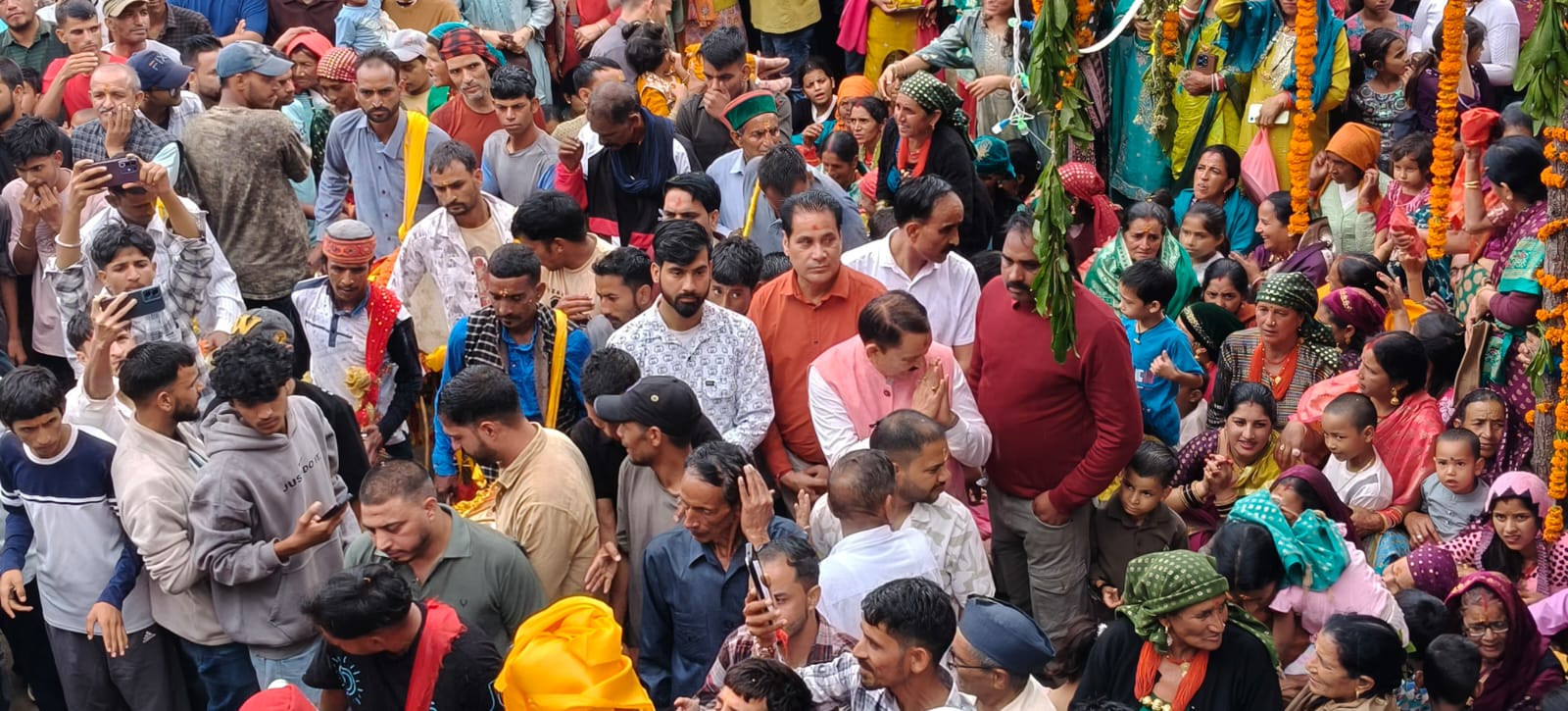 पौराणिक ‘भेड़ू का तमाशा’ मेले में शामिल हुए पूर्व विधायक विजयपाल सजवाण, समेश्वर महाराज के किए दर्शन-Newsnetra 39 WhatsApp Image 2026 09 13 at 4.39.02 PM