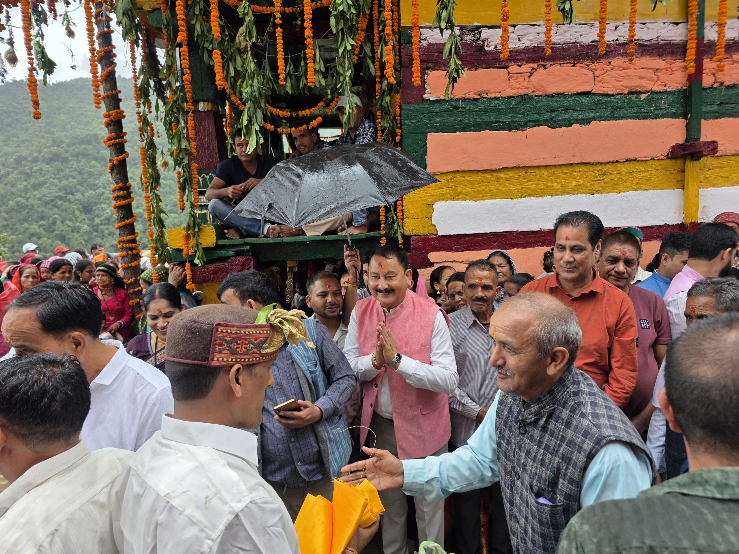 पौराणिक ‘भेड़ू का तमाशा’ मेले में शामिल हुए पूर्व विधायक विजयपाल सजवाण, समेश्वर महाराज के किए दर्शन-Newsnetra 37 WhatsApp Image 2026 09 13 at 4.39.10 PM scaled