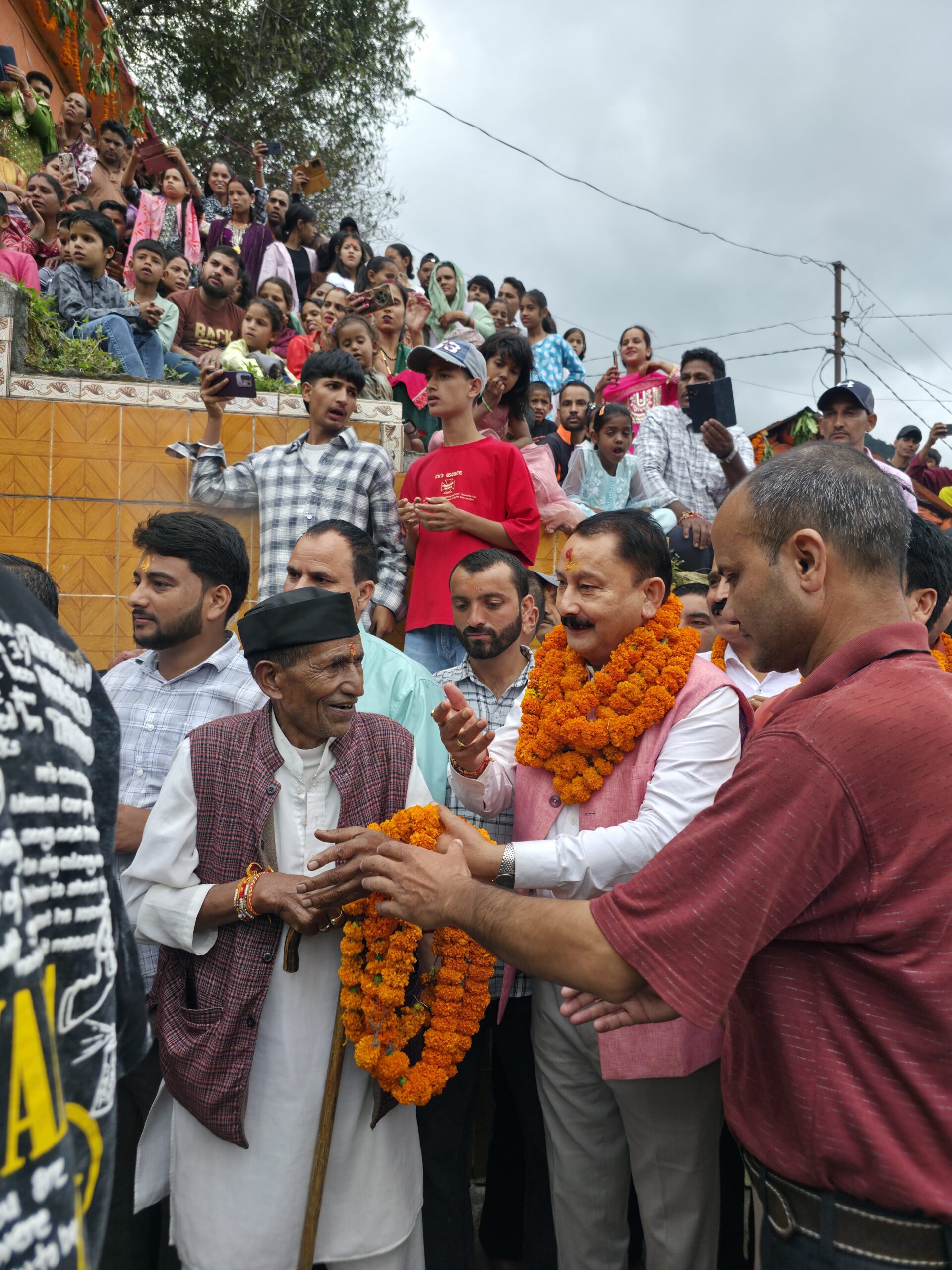 पौराणिक ‘भेड़ू का तमाशा’ मेले में शामिल हुए पूर्व विधायक विजयपाल सजवाण, समेश्वर महाराज के किए दर्शन-Newsnetra 35 WhatsApp Image 2026 09 13 at 4.39.16 PM scaled