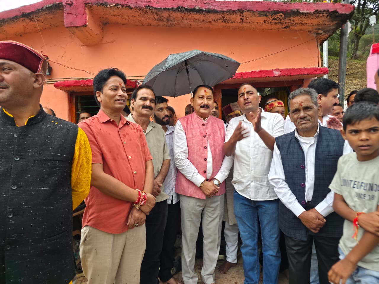 पौराणिक ‘भेड़ू का तमाशा’ मेले में शामिल हुए पूर्व विधायक विजयपाल सजवाण, समेश्वर महाराज के किए दर्शन-Newsnetra 34 WhatsApp Image 2026 09 13 at 4.39.17 PM