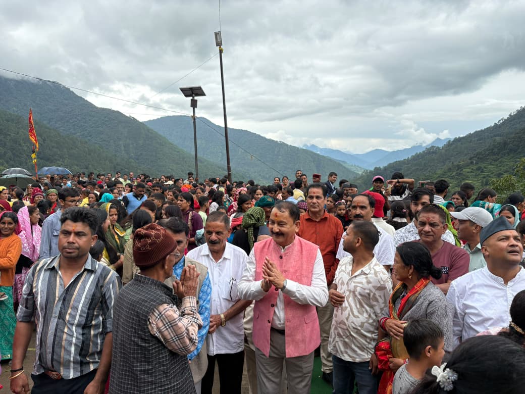 पौराणिक ‘भेड़ू का तमाशा’ मेले में शामिल हुए पूर्व विधायक विजयपाल सजवाण, समेश्वर महाराज के किए दर्शन-Newsnetra 45 WhatsApp Image 2026 09 13 at 4.45.57 PM