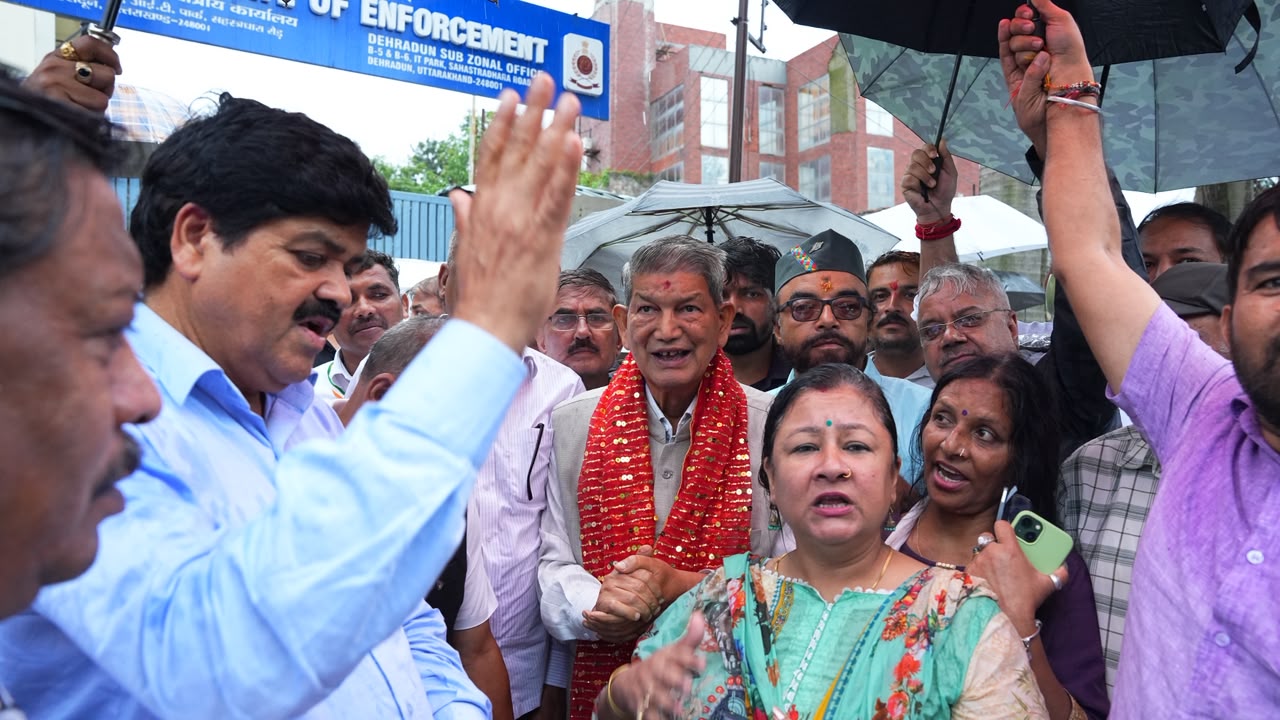 ईडी की लंबी पूछताछ के बाद पूर्व मुख्यमंत्री हरीश रावत ने शहीदों को किया नमन-Newsnetra 24 WhatsApp Image 2026 09 26 at 7.22.41 PM