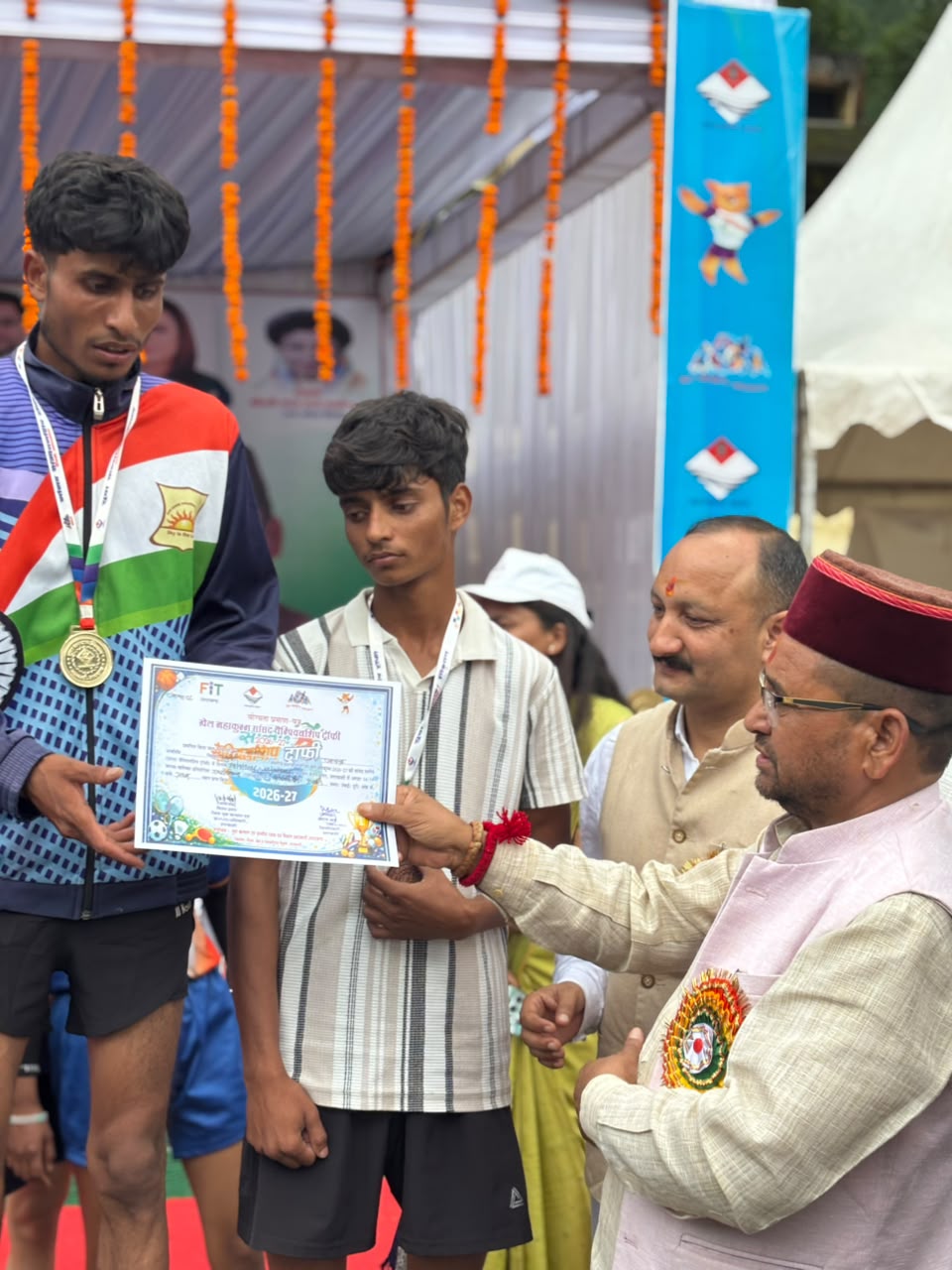 मनेरा स्टेडियम में “सांसद चैम्पियनशिप ट्रॉफी खेल महाकुंभ 2026-27” का भव्य शुभारंभ, विधायक सुरेश सिंह चौहान ने किया उद्घाटन-Newsnetra 21 WhatsApp Image 2026 09 28 at 7.12.00 PM