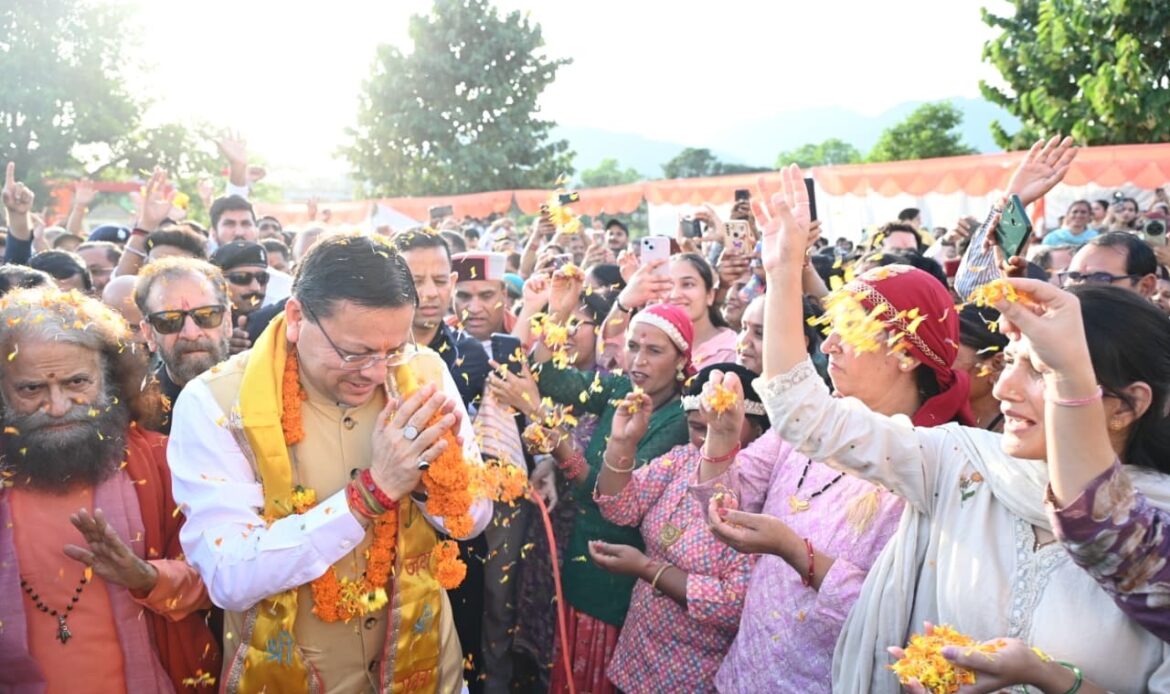 2100 दीपों से जगमगाया मां यमुना का तट, हरिपुर कालसी को मिली बड़ी आध्यात्मिक सौगात, मां यमुना प्रतिमा का हुआ अनावरण-Newsnetra 18 b866ed31 4b6d 4335 a95d b53f25ff8d2b 1