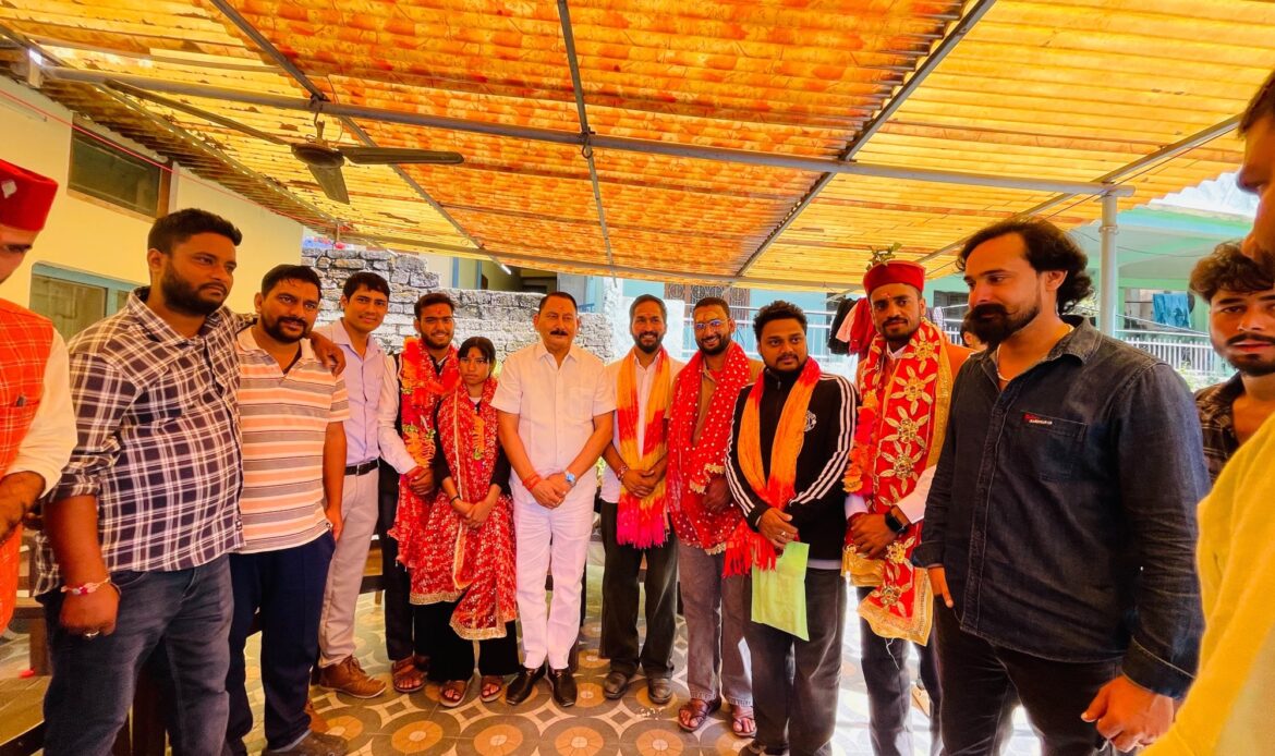 नवनिर्वाचित छात्रसंघ पदाधिकारियों से पूर्व विधायक विजयपाल सजवाण ने की शिष्टाचार भेंट-Newsnetra 18 b9cb6f03 d2bf 4549 8fa7 07e319740e61