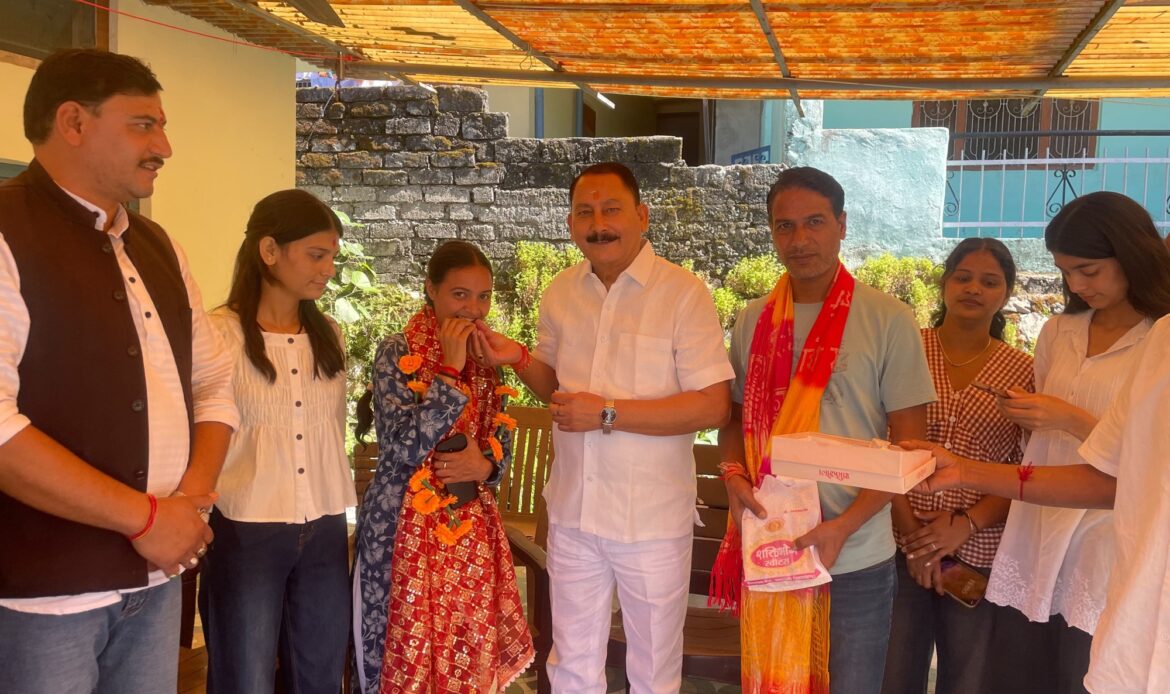 नवनिर्वाचित छात्रसंघ पदाधिकारियों से पूर्व विधायक विजयपाल सजवाण ने की शिष्टाचार भेंट-Newsnetra 14 be1dbfbb 20ad 4d5f 9abc e073e698b34e
