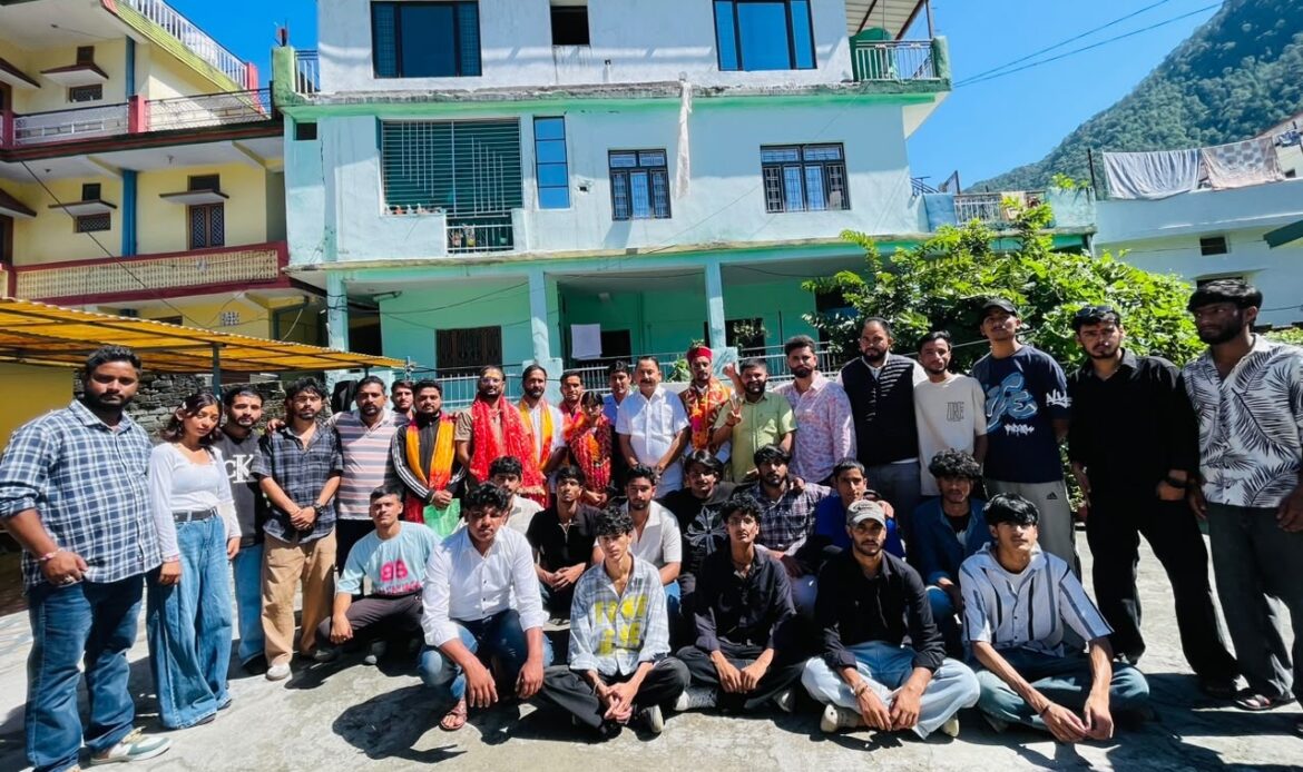 नवनिर्वाचित छात्रसंघ पदाधिकारियों से पूर्व विधायक विजयपाल सजवाण ने की शिष्टाचार भेंट-Newsnetra 12 f958d480 9087 4b9d 808c 1fd4a2e8ac0f