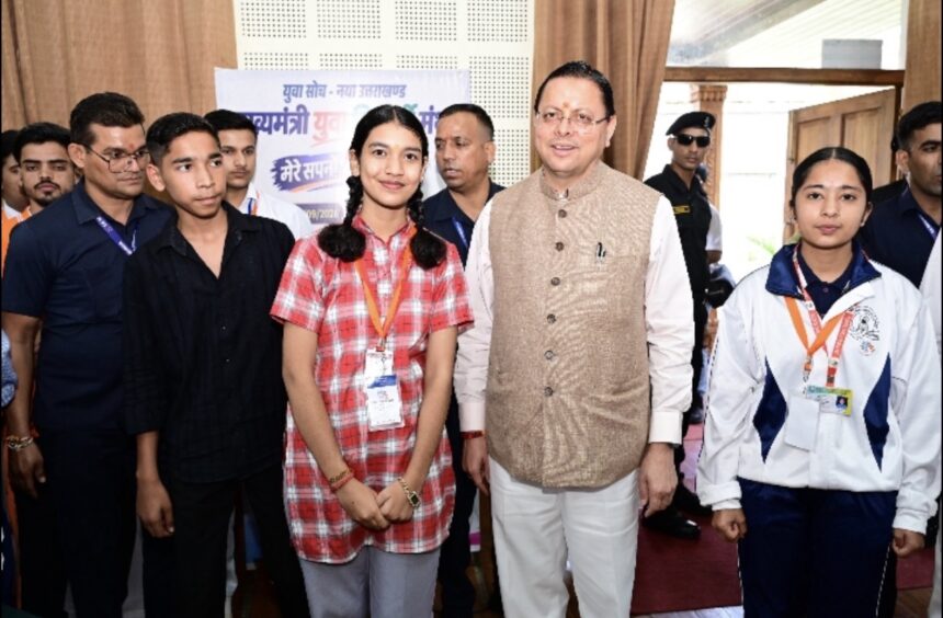निधिका रावत ने रचा सफलता का नया अध्याय, ‘मेरे सपनों का उत्तराखंड’ पर लिखा सर्वश्रेष्ठ निबंध, मुख्यमंत्री धामी ने किया सम्मानित-Newsnetra 3 img 0869