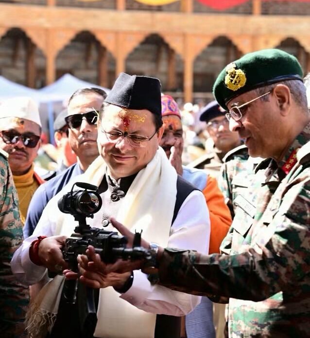 बदरीनाथ धाम में गूंजा देवभूमि की संस्कृति का रंग, ‘देवभूमि कल्चरल फेस्टिवल-2026’ का मुख्यमंत्री धामी की मौजूदगी में हुआ समापन-Newsnetra 5 img 0920