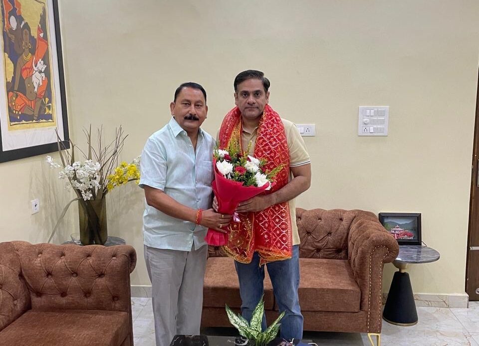 पूर्व विधायक विजयपाल सजवाण ने की प्रभारी मंत्री सौरभ बहुगुणा से शिष्टाचार भेंट-Newsnetra 5 3950dbf4 da3d 4474 b043 da6930be6e5d