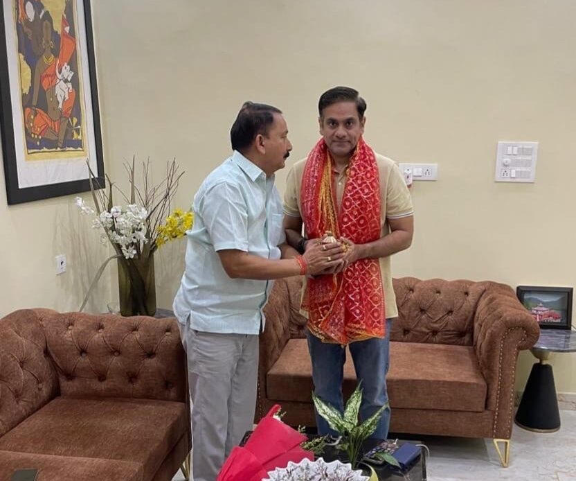 पूर्व विधायक विजयपाल सजवाण ने की प्रभारी मंत्री सौरभ बहुगुणा से शिष्टाचार भेंट-Newsnetra 4 693539c3 c598 46b4 8fac 36f8e6daeba6