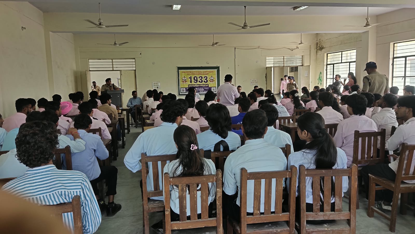 हरिद्वार के राजकीय पॉलिटेक्निक सिडकुल में नशा मुक्ति जागरूकता सेमिनार आयोजित, 200 से अधिक छात्र-छात्राओं ने ली नशे से दूर रहने की शपथ-Newsnetra 13 7485
