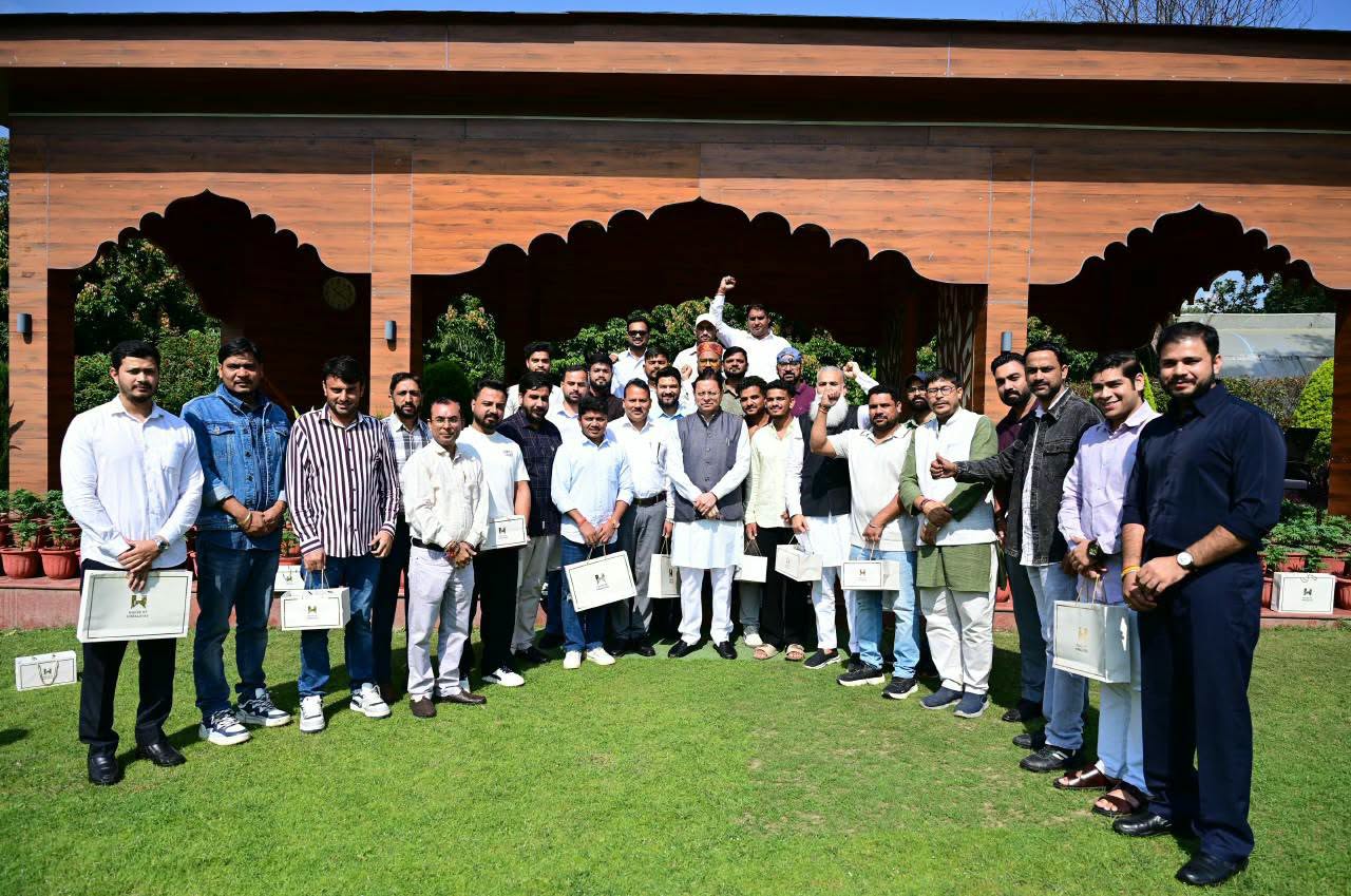 हरियाणा के युवाओं ने सीएम धामी से की मुलाकात, उत्तराखंड की कनेक्टिविटी, पर्यटन और होम-स्टे योजनाओं की सराहना-Newsnetra 30 833364100 2106571370230933 2883352066212676272 n
