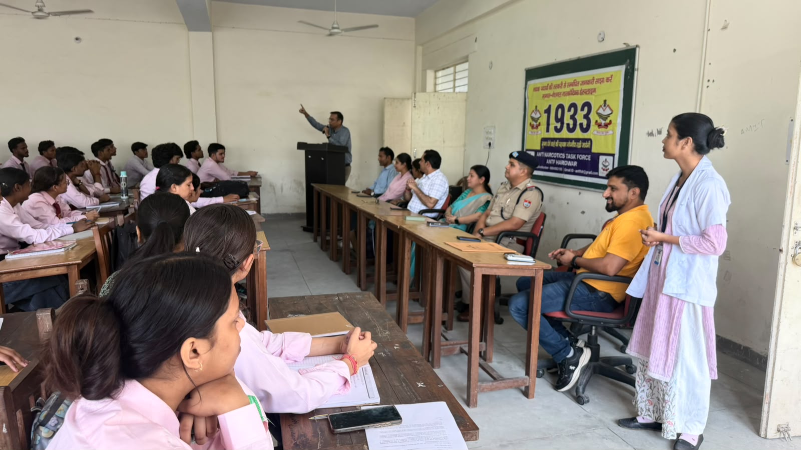 हरिद्वार के राजकीय पॉलिटेक्निक सिडकुल में नशा मुक्ति जागरूकता सेमिनार आयोजित, 200 से अधिक छात्र-छात्राओं ने ली नशे से दूर रहने की शपथ-Newsnetra 14 874546645