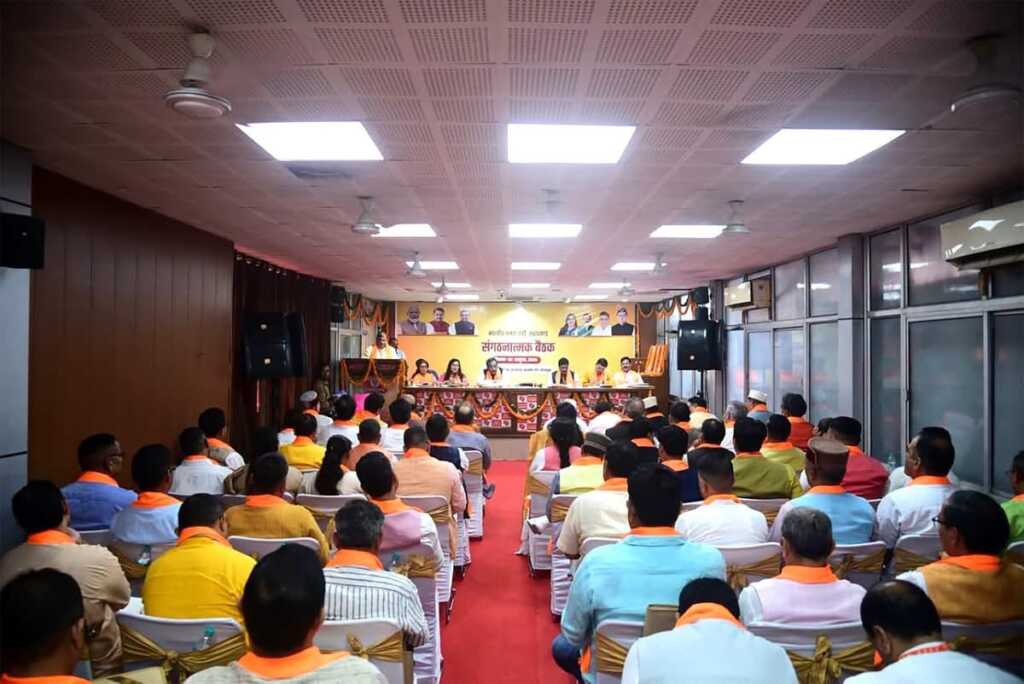 भाजपा की प्रदेश संगठनात्मक बैठक में 60 पार का लक्ष्य, राम माधव बोले- मोदी-धामी सरकार के विकास कार्यों का संदेश जन-जन तक पहुंचाएं-Newsnetra 9 IMG 20261002 WA0096