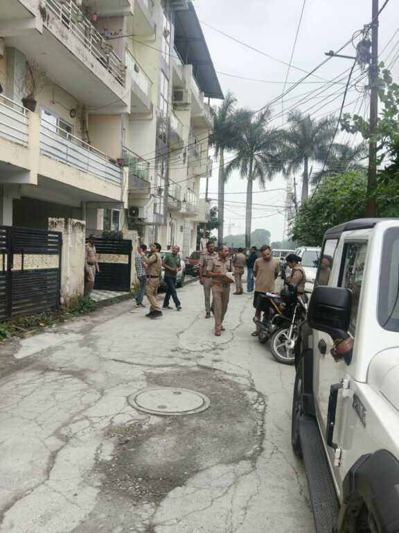 देहरादून में किरायेदारों के सत्यापन का अभियान, 45 मकान मालिकों पर 4.50 लाख का जुर्माना-Newsnetra 18 IMG 20261010 WA0025