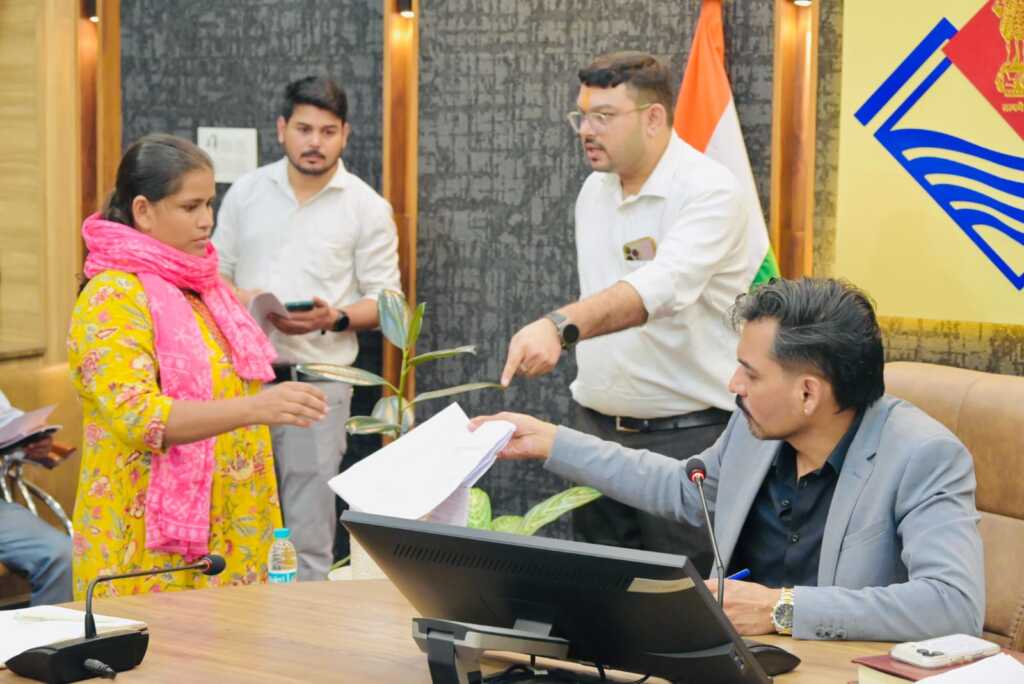 देहरादून में राशन की दुकानों पर प्रशासन सख्त, खाद्यान्न की गुणवत्ता जांचेंगे अधिकारी-Newsnetra 6 IMG 20261013 WA0053 1