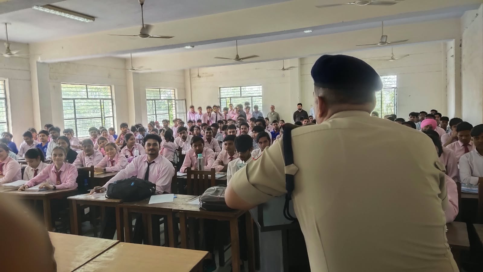 हरिद्वार के राजकीय पॉलिटेक्निक सिडकुल में नशा मुक्ति जागरूकता सेमिनार आयोजित, 200 से अधिक छात्र-छात्राओं ने ली नशे से दूर रहने की शपथ-Newsnetra 15 WhatsApp Image 2026 10 14 at 3.49.12 PM1