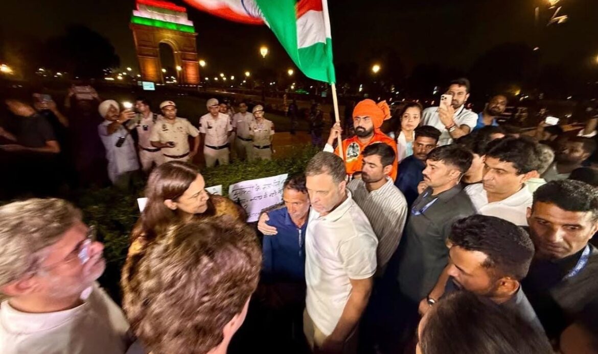 अंकिता भंडारी के माता-पिता को अब तक न्याय नहीं मिलने पर राहुल गांधी ने उठाए सवाल, बोले- इंसाफ की लड़ाई में कांग्रेस उनके साथ खड़ी है-Newsnetra 14 f6aa8db8 7336 48a5 8afb 36a47f2e119a