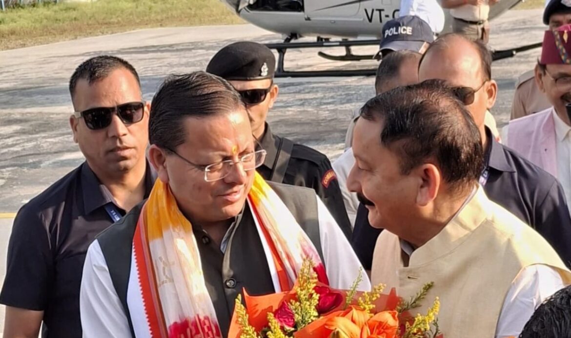 उत्तरकाशी पहुंचे सीएम धामी का विजयपाल सजवाण ने किया स्वागत, विश्वनाथ-शक्ति कॉरिडोर और गोपाल रावत के नाम पर अस्पताल की घोषणा पर जताया आभार-Newsnetra 4 f9476504 f37c 45b1 96e3 3b858fb80f65
