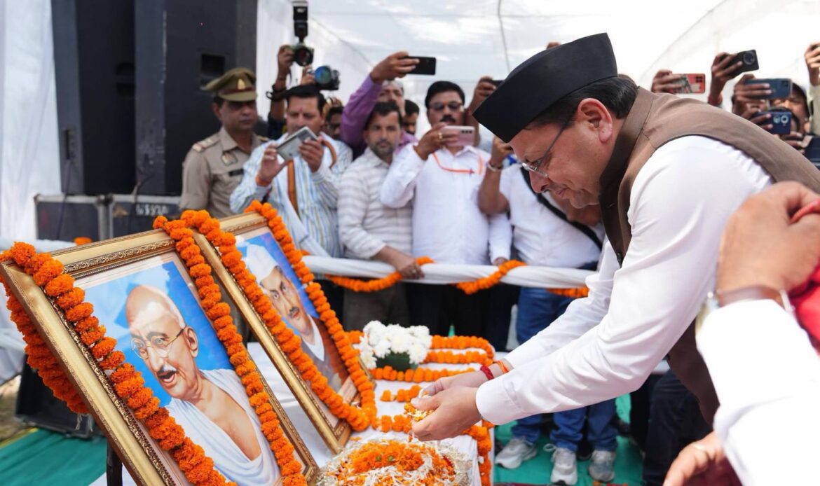रामपुर तिराहा शहीद स्मारक पहुंचकर मुख्यमंत्री धामी ने दी श्रद्धांजलि, आंदोलनकारी शहीदों की प्रतिमाएं गांवों में लगाने समेत कई बड़ी घोषणाएं-Newsnetra 6 img 1241