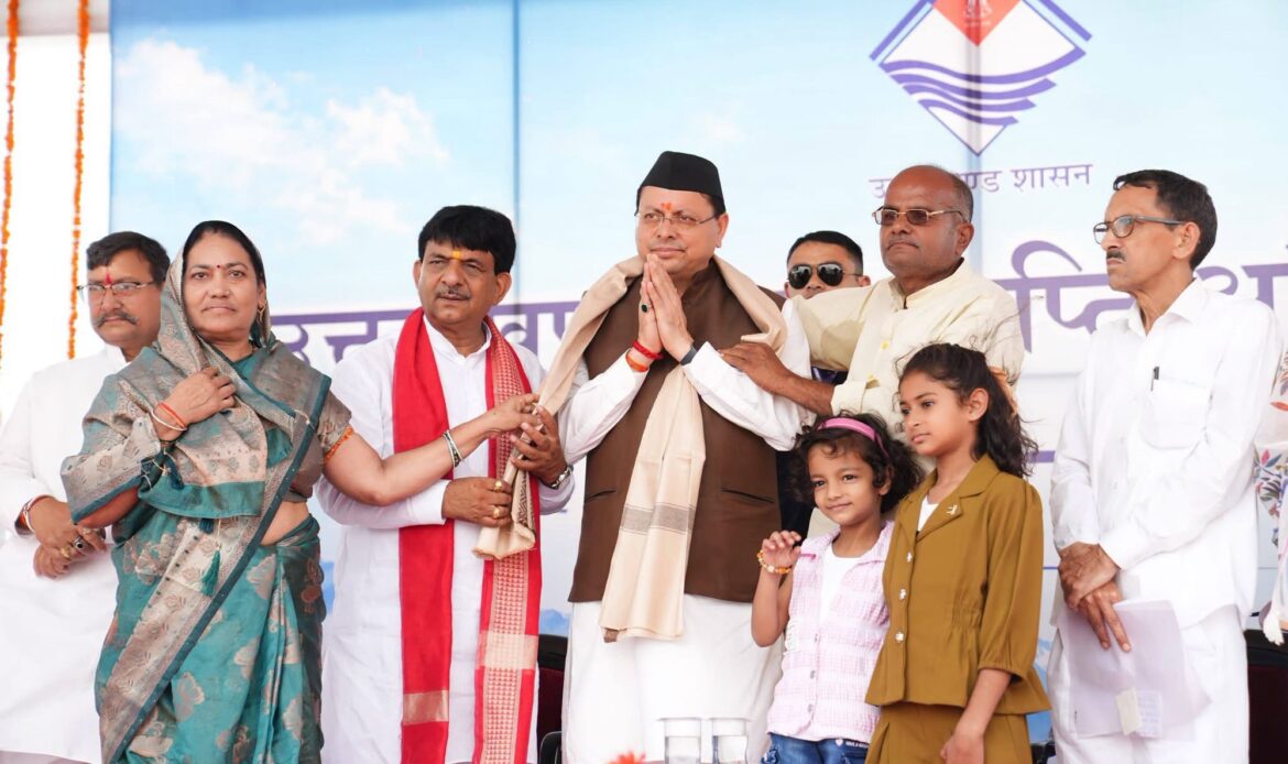 रामपुर तिराहा शहीद स्मारक पहुंचकर मुख्यमंत्री धामी ने दी श्रद्धांजलि, आंदोलनकारी शहीदों की प्रतिमाएं गांवों में लगाने समेत कई बड़ी घोषणाएं-Newsnetra 9 img 1244
