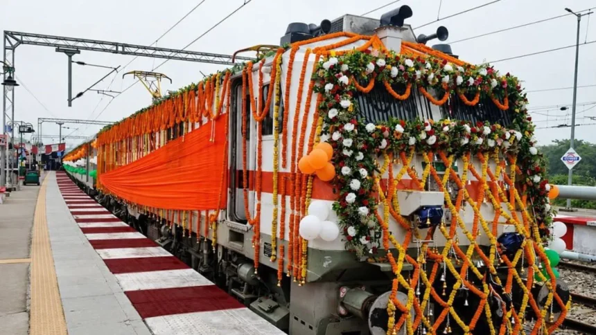 उत्तराखंड को रेल कनेक्टिविटी की बड़ी सौगात, हरिद्वार तक बढ़ेगी गरीब रथ एक्सप्रेस; दो नई एसी ट्रेनें भी मंजूर-Newsnetra 3 train railmin 6 1784363776